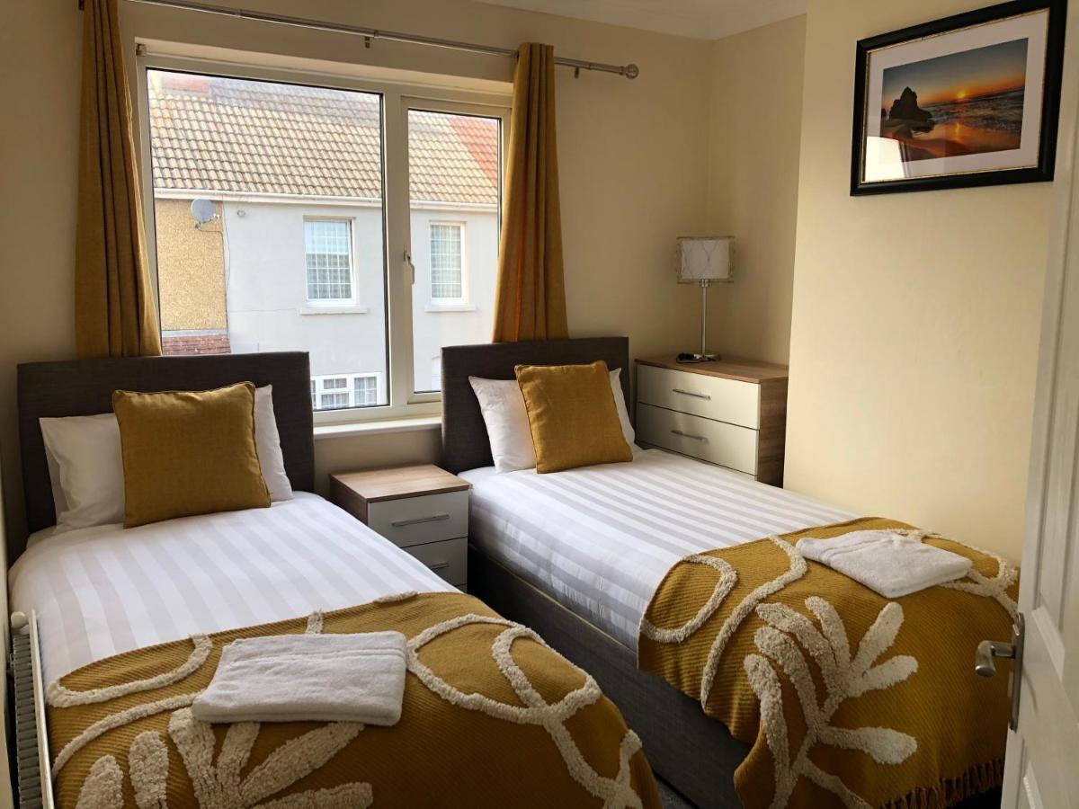 Edinburgh Street Home - Beautiful House With Free Parking And Wifi, Equipped With Comfy Furnitures Swindon Exterior foto