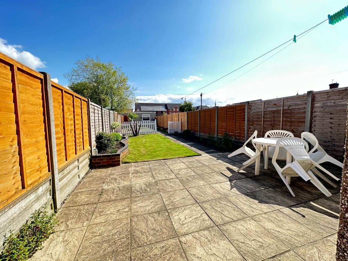 Edinburgh Street Home - Beautiful House With Free Parking And Wifi, Equipped With Comfy Furnitures Swindon Exterior foto