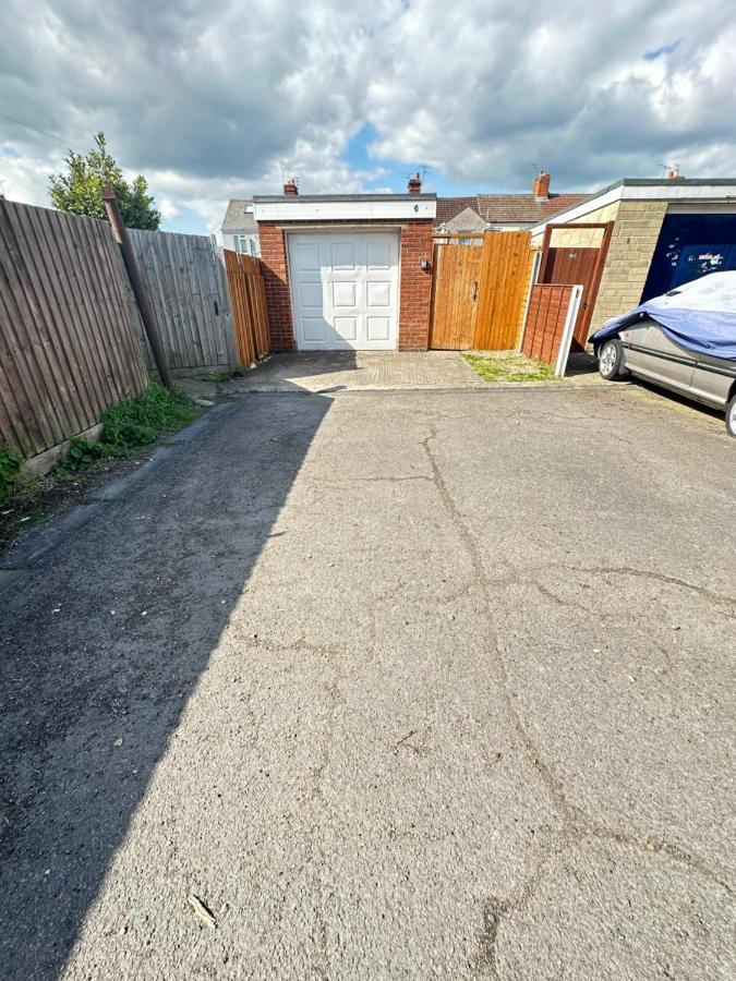 Edinburgh Street Home - Beautiful House With Free Parking And Wifi, Equipped With Comfy Furnitures Swindon Exterior foto