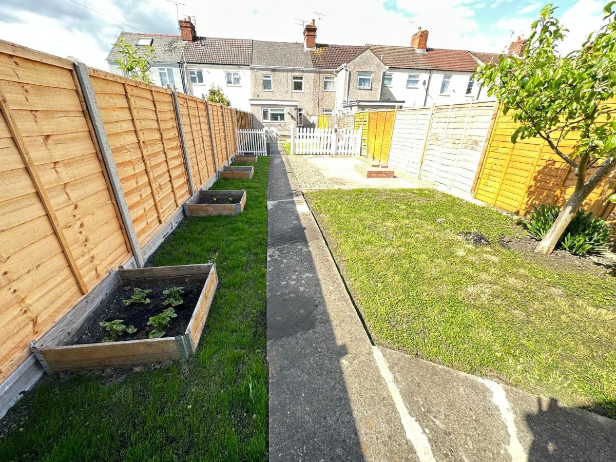 Edinburgh Street Home - Beautiful House With Free Parking And Wifi, Equipped With Comfy Furnitures Swindon Exterior foto