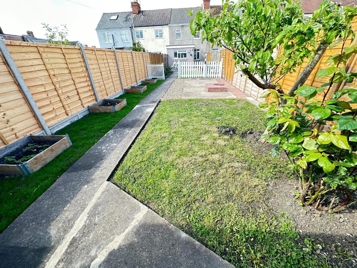 Edinburgh Street Home - Beautiful House With Free Parking And Wifi, Equipped With Comfy Furnitures Swindon Exterior foto
